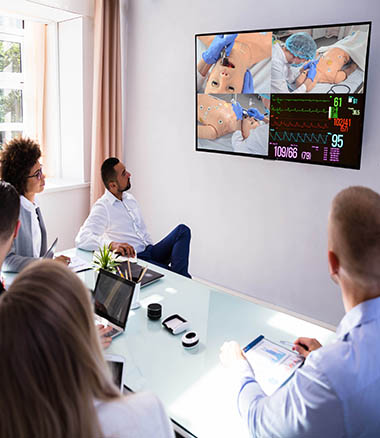 Débriefing vidéo en salle de formation